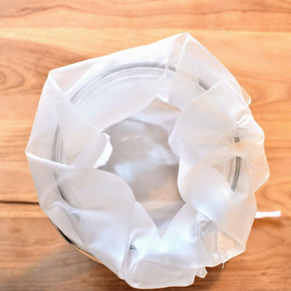 Sac filtrant alimentaire dans une jarre